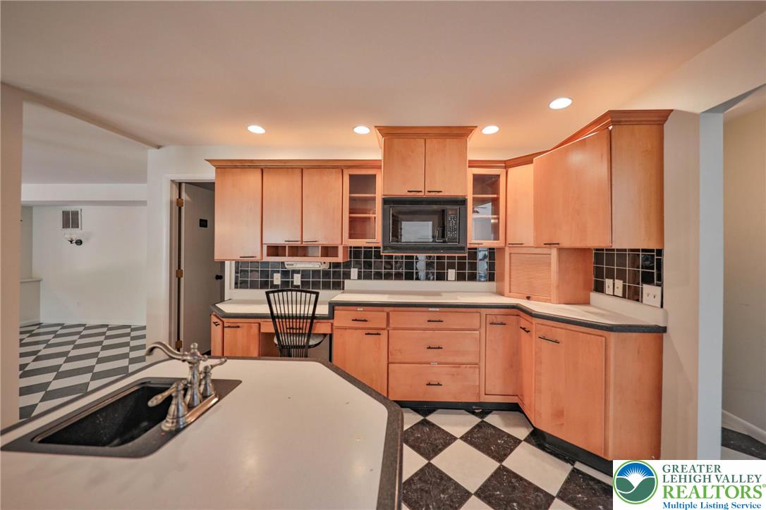 1015 Honeysuckle Road Walnutport, PA 18088 - Photo 12 of 75