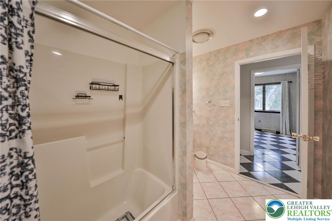 1015 Honeysuckle Road Walnutport, PA 18088 - Photo 23 of 75