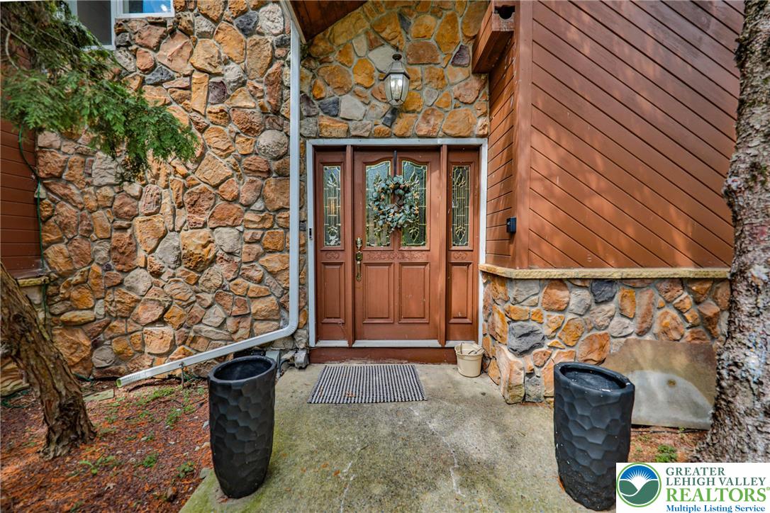 1015 Honeysuckle Road Walnutport, PA 18088 - Photo 4 of 75