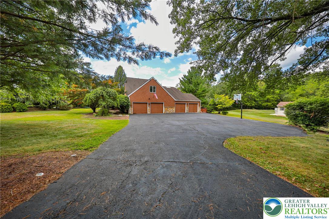 1015 Honeysuckle Road Walnutport, PA 18088 - Photo 5 of 75