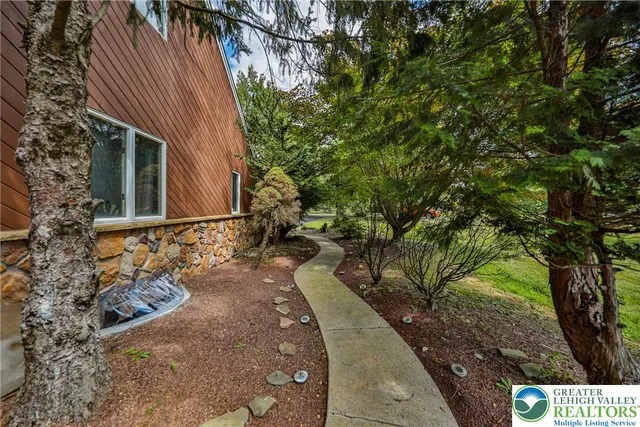 $699,000 | 1015 Honeysuckle Road, Walnutport, PA 18088