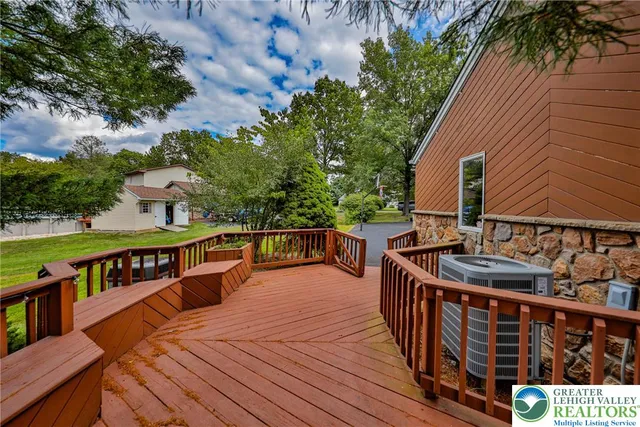 $699,000 | 1015 Honeysuckle Road, Walnutport, PA 18088