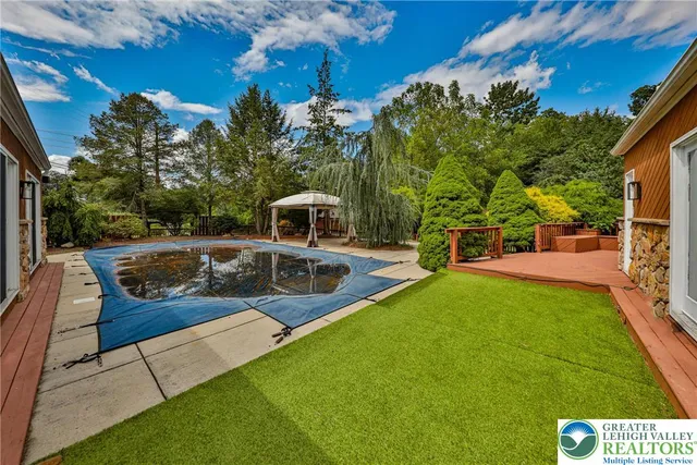 $699,000 | 1015 Honeysuckle Road, Walnutport, PA 18088