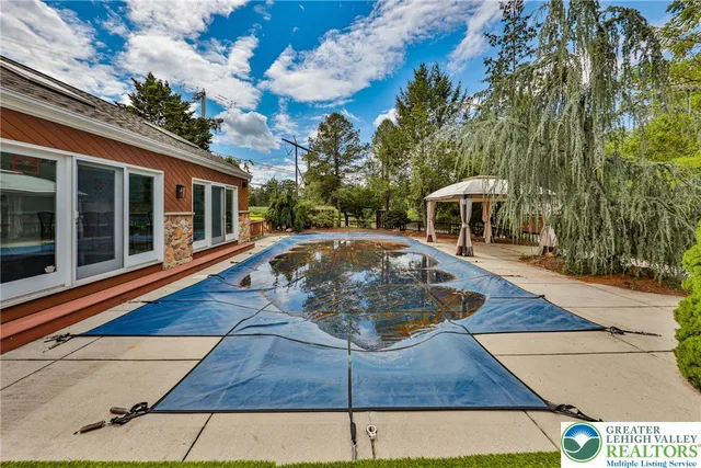 $699,000 | 1015 Honeysuckle Road, Walnutport, PA 18088