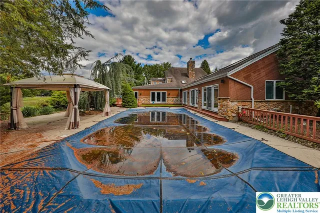 $699,000 | 1015 Honeysuckle Road, Walnutport, PA 18088