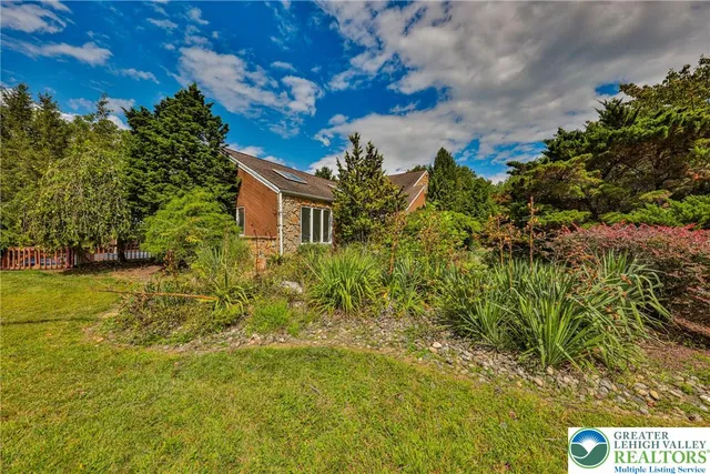 $699,000 | 1015 Honeysuckle Road, Walnutport, PA 18088