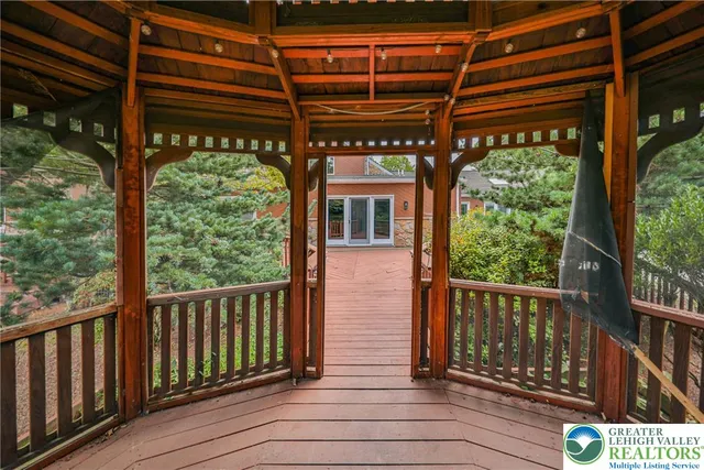 $699,000 | 1015 Honeysuckle Road, Walnutport, PA 18088