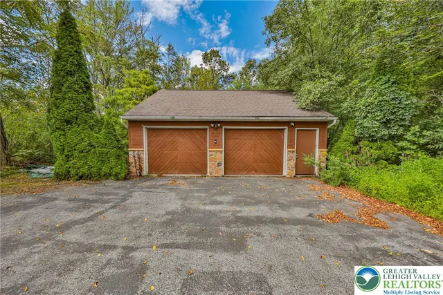 $699,000 | 1015 Honeysuckle Road, Walnutport, PA 18088