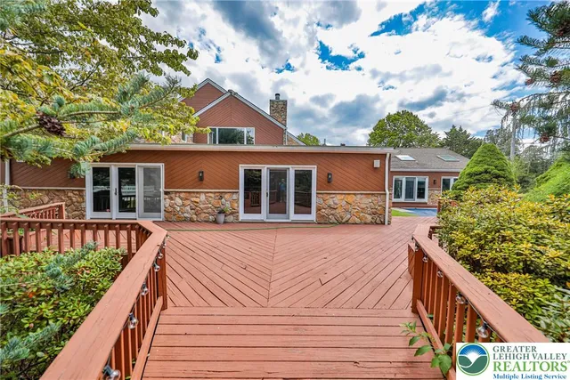 $699,000 | 1015 Honeysuckle Road, Walnutport, PA 18088