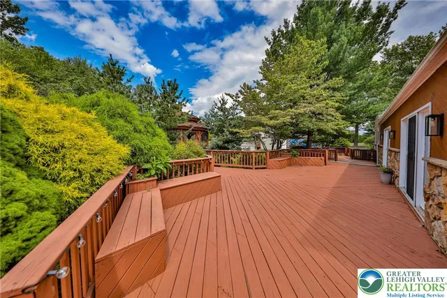 $699,000 | 1015 Honeysuckle Road, Walnutport, PA 18088