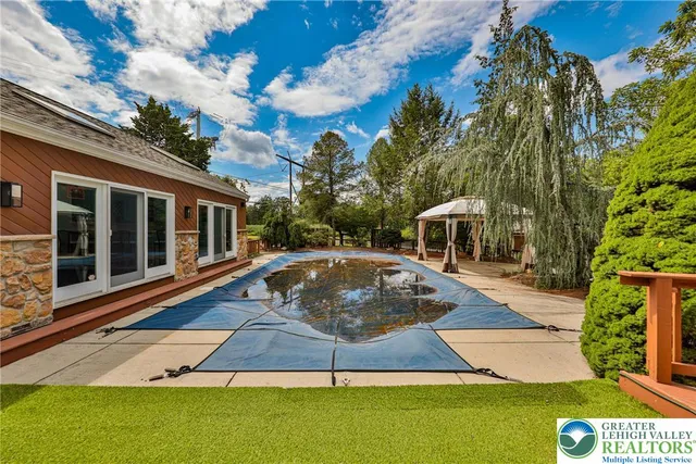 $699,000 | 1015 Honeysuckle Road, Walnutport, PA 18088