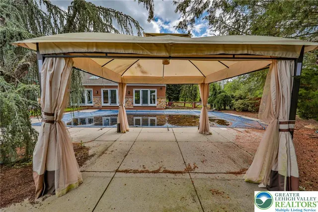 $699,000 | 1015 Honeysuckle Road, Walnutport, PA 18088