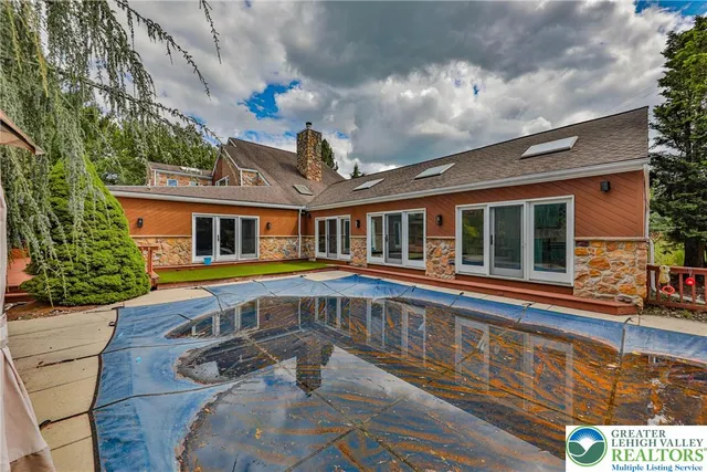 $699,000 | 1015 Honeysuckle Road, Walnutport, PA 18088