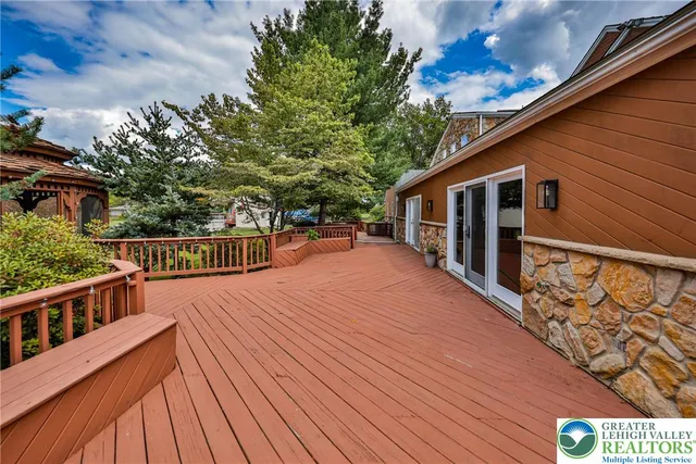 $699,000 | 1015 Honeysuckle Road, Walnutport, PA 18088