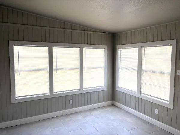 $172,500 | 802 South Lons Street, Brownfield, TX 79316