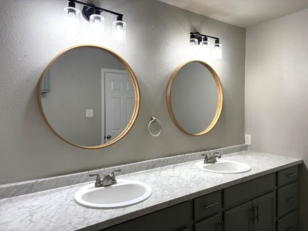 $172,500 | 802 South Lons Street, Brownfield, TX 79316