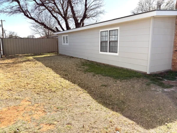 $172,500 | 802 South Lons Street, Brownfield, TX 79316