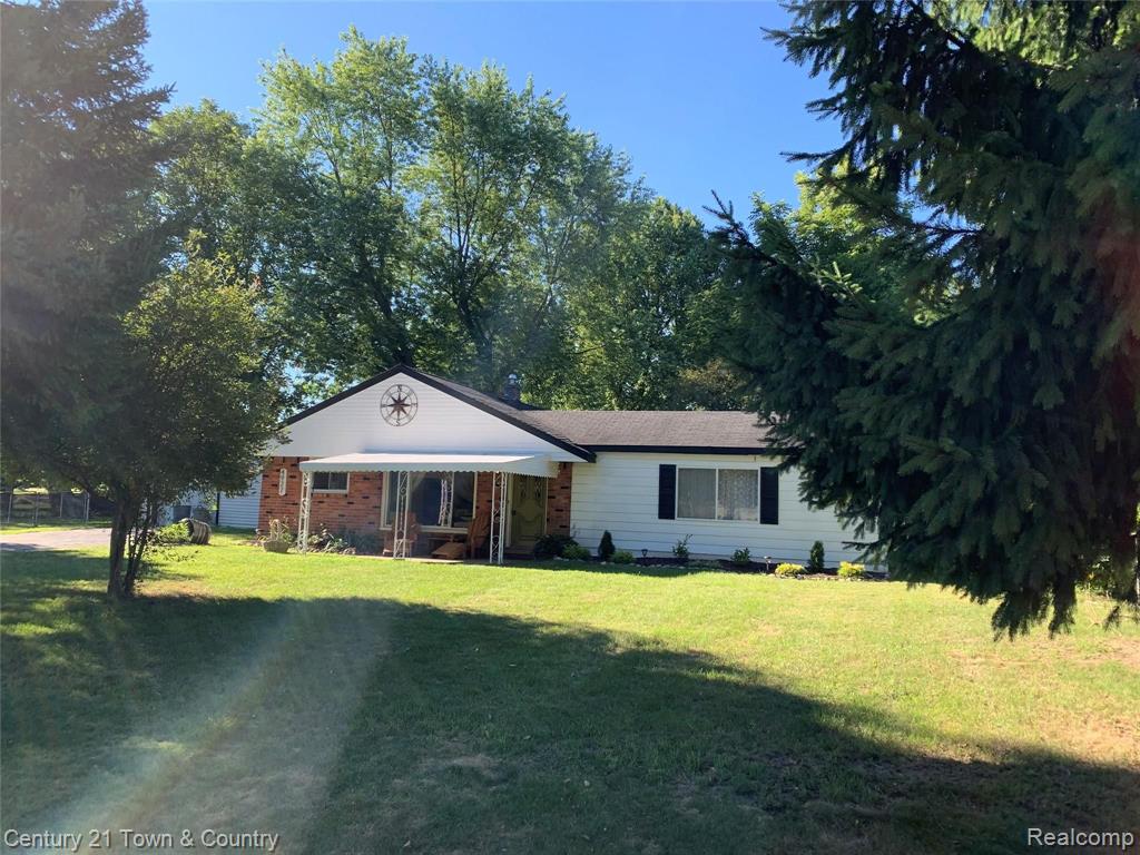 4927 Rioview Drive Clarkston, MI 48346 - Photo 1 of 20