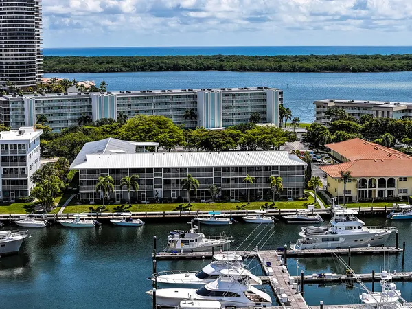$189,900 | 37 Yacht Club Drive, Unit 202, North Palm Beach, FL 33408