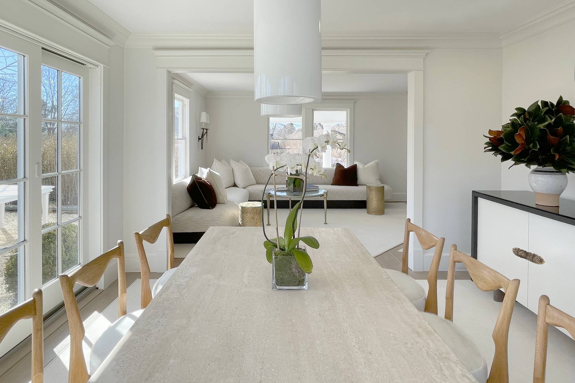 67 Norris Lane Bridgehampton, NY 11937 - Photo 8 of 32 a living room with furniture