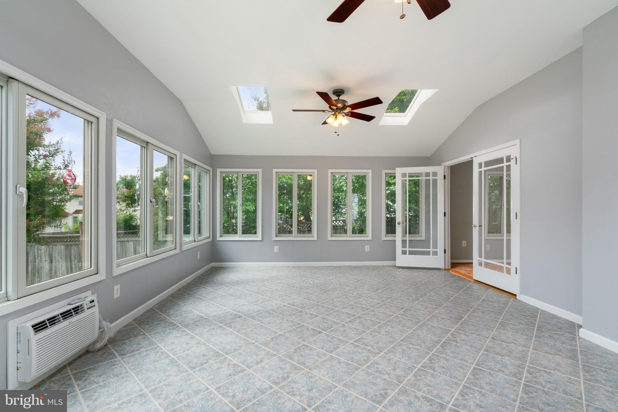 4084 Braxton Road Chantilly, VA 20151 - Photo 10 of 46 Sunroom
