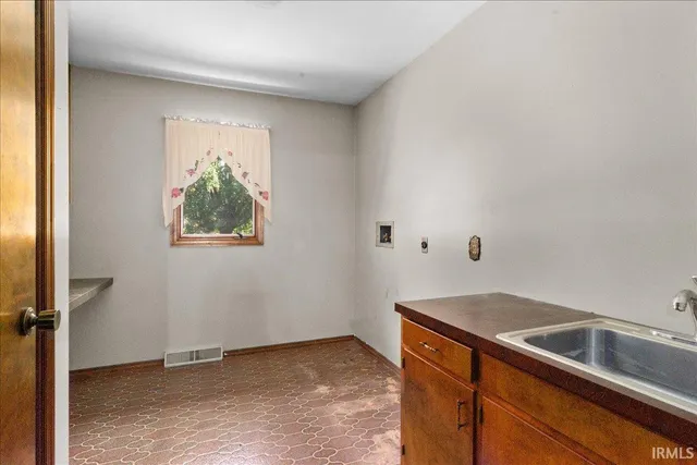 $299,900 | 1673 County Road 1100 East, Carmi, IL 62821