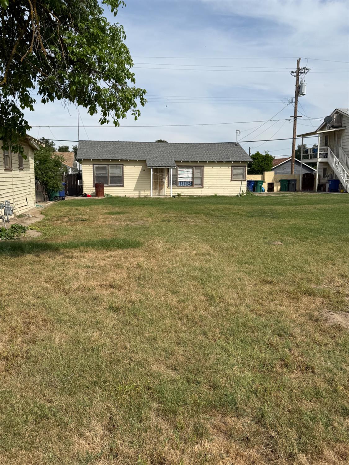 2406 B Street Selma, CA 93662 - Photo 2 of 6