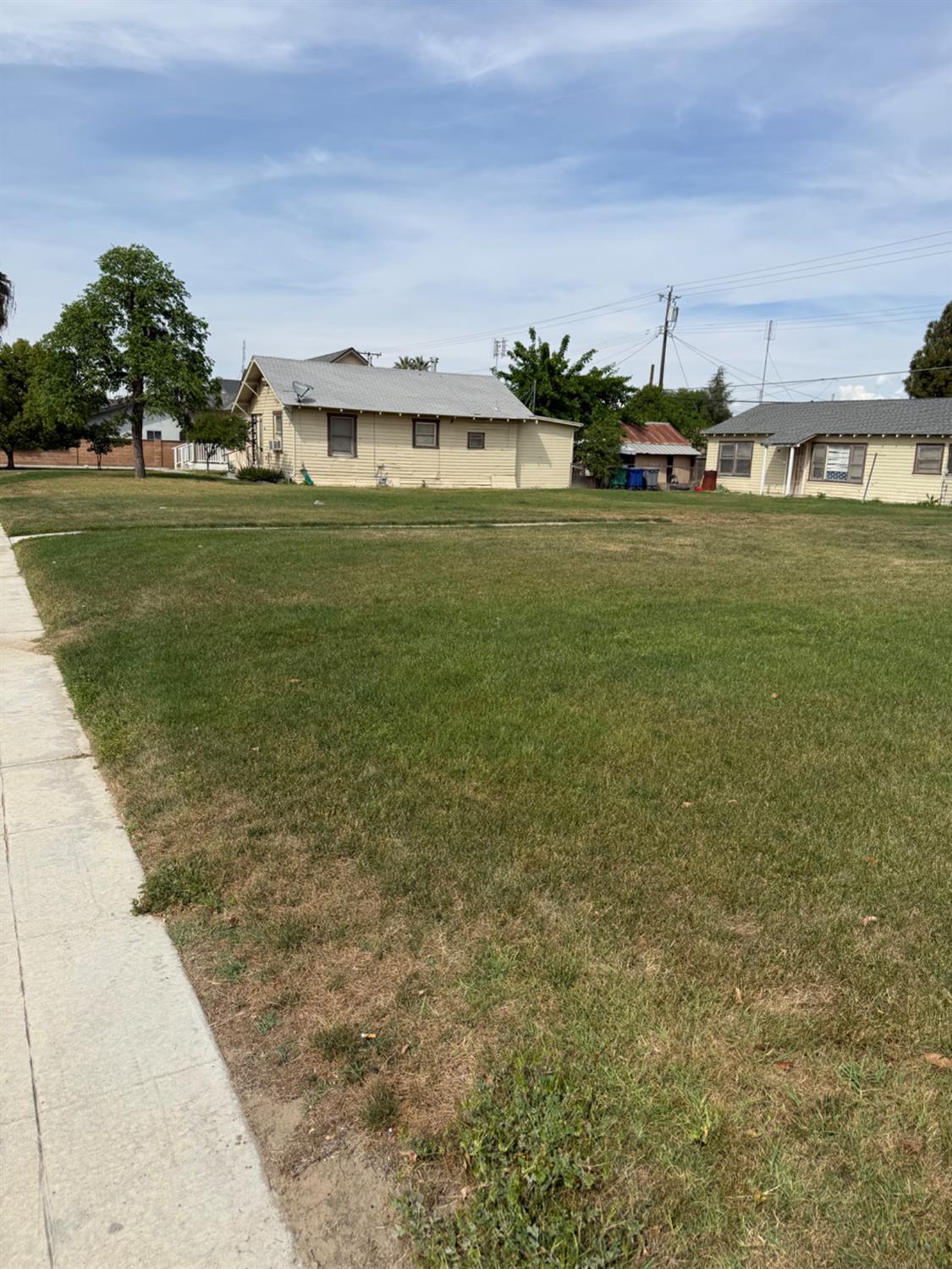 2406 B Street Selma, CA 93662 - Photo 4 of 6