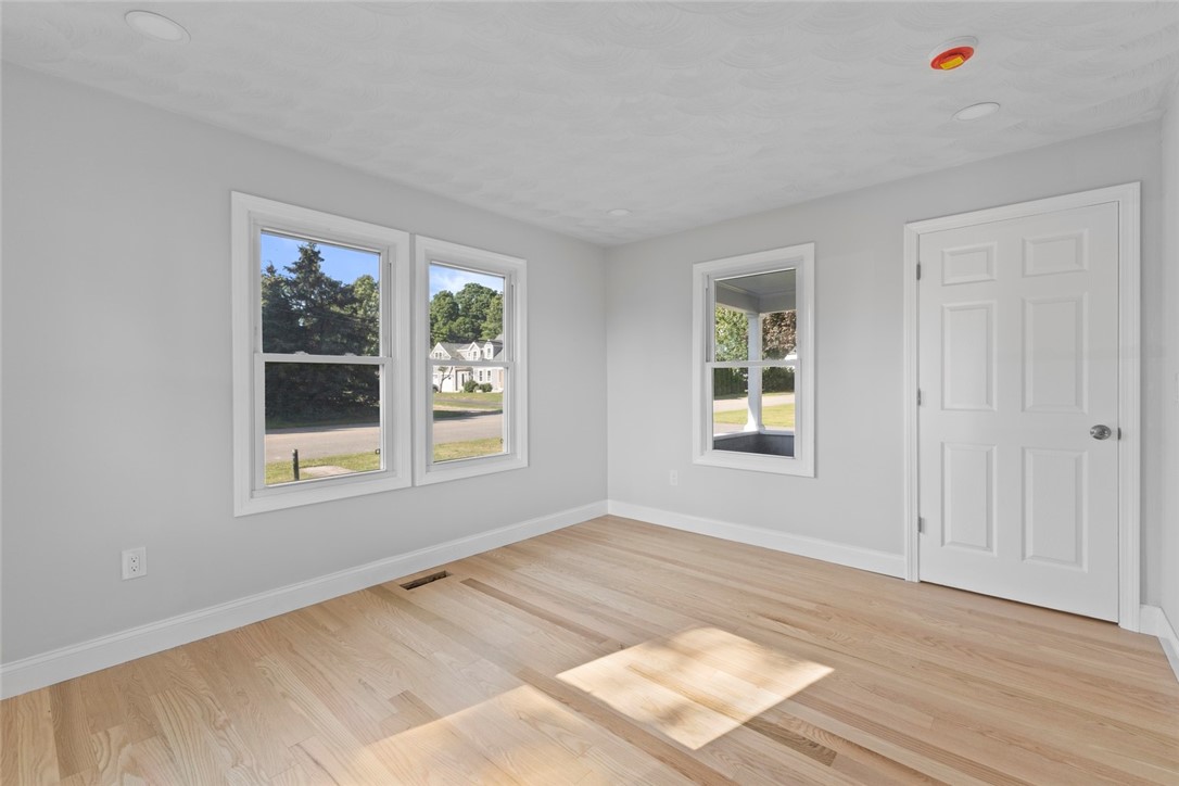 3 Riverview Avenue Westerly, RI 02891 - Photo 11 of 36