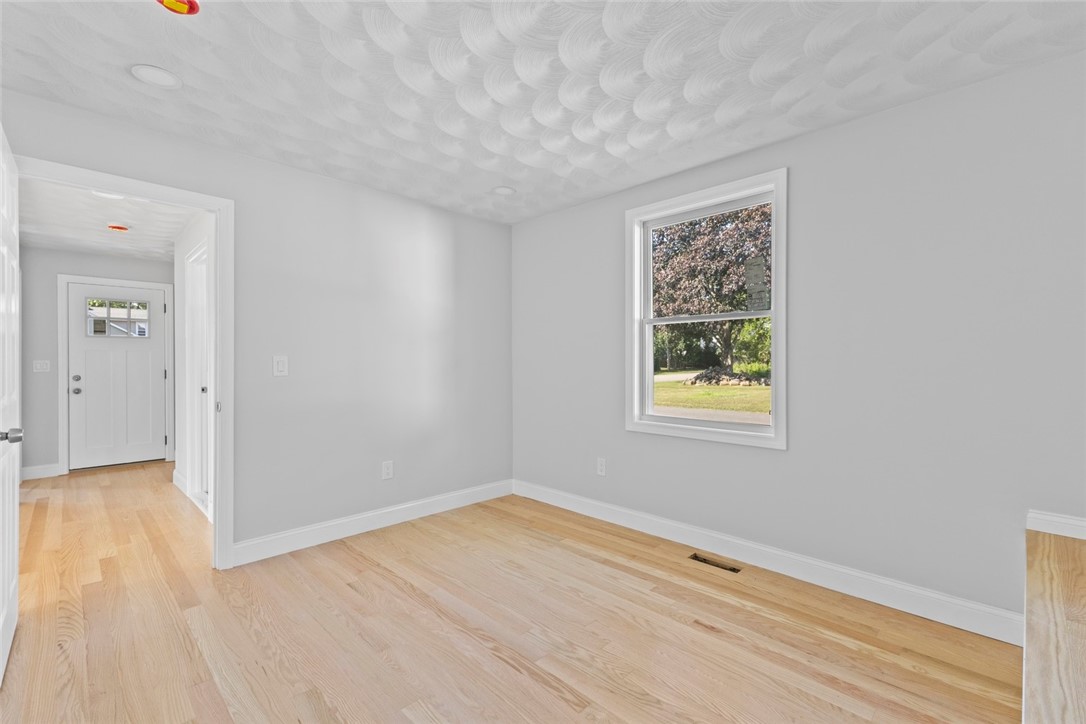 3 Riverview Avenue Westerly, RI 02891 - Photo 15 of 36