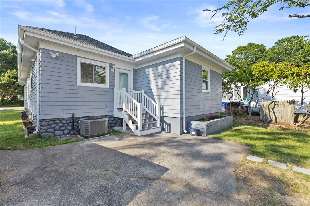 3 Riverview Avenue Westerly, RI 02891 - Photo 5 of 36