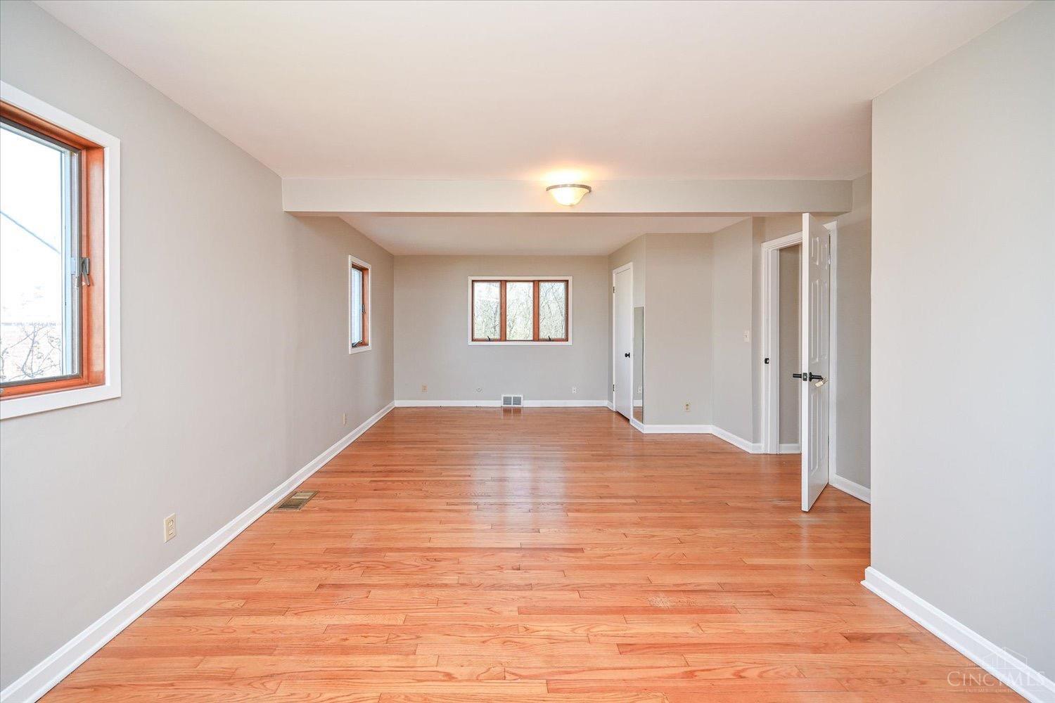 300 Compton Road Wyoming, OH 45215 - Photo 10 of 56