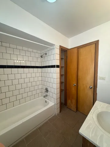 $1,750 | 5452 North Central Avenue, Unit 1, Chicago, IL 60630