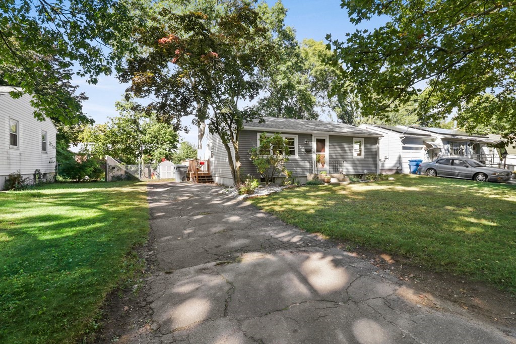 114 Clement Street Springfield, MA 01118 - Photo 3 of 25