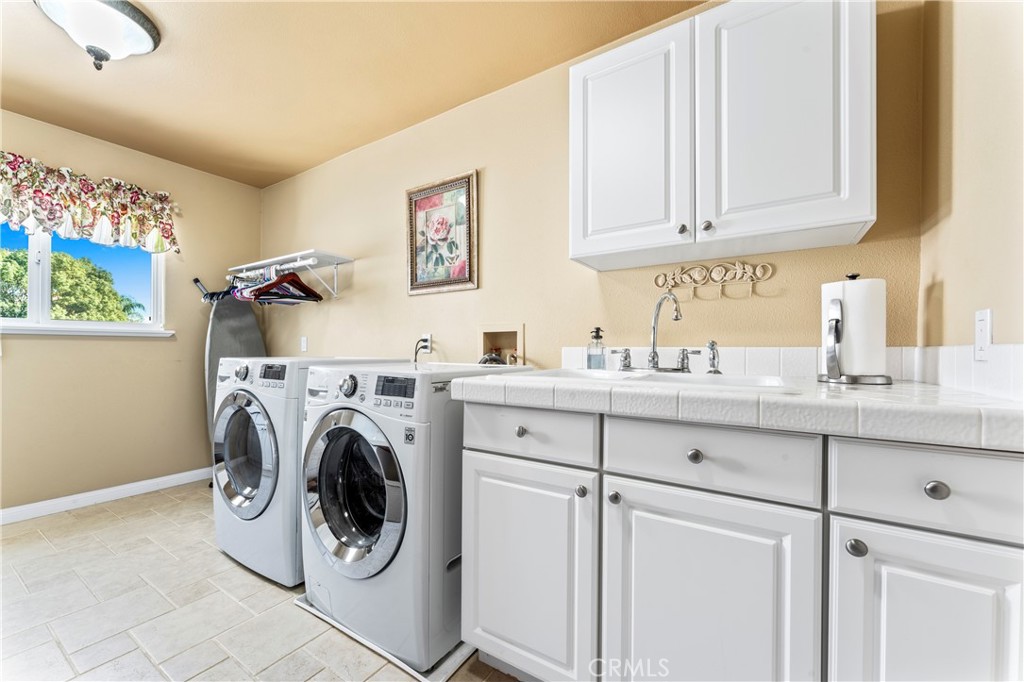 5737 Peridot Avenue Rancho Cucamonga, CA 91701 - Photo 24 of 40 a utility room with sink dryer and washer