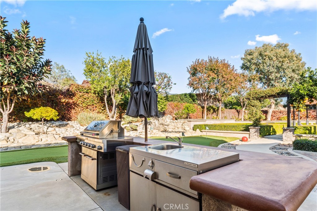5737 Peridot Avenue Rancho Cucamonga, CA 91701 - Photo 38 of 40 a view of a basket ball ground