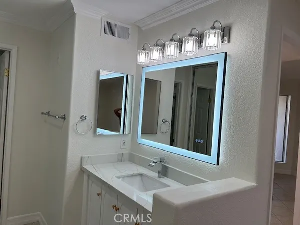 $3,850 | 320 Lake Street, Huntington Beach, CA 92648