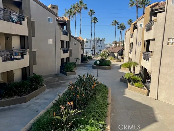 $3,850 | 320 Lake Street, Huntington Beach, CA 92648