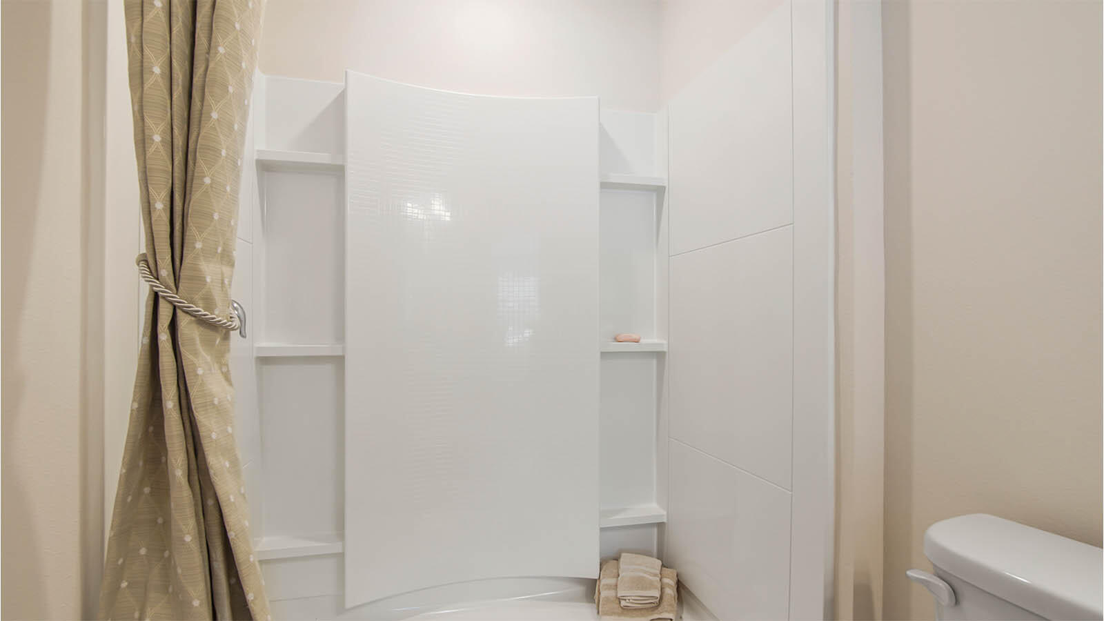 127 Dockside Road Freeport, FL 32439 - Photo 18 of 28 a bathroom with a shower