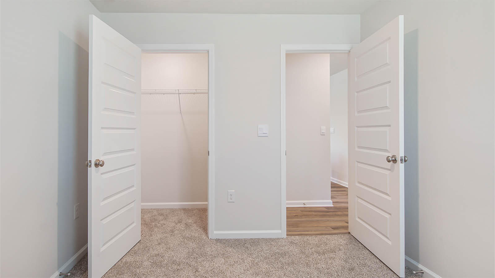127 Dockside Road Freeport, FL 32439 - Photo 23 of 28 a view of walk in closet