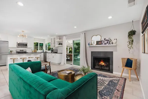 $949,000 | 1744 Calle Jules, Vista, CA 92084