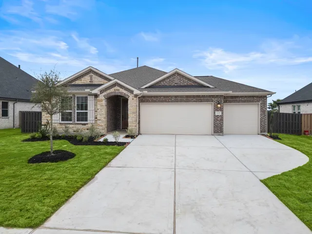 $339,990 | 10007 Goliad Drive, Mont Belvieu, TX 77523