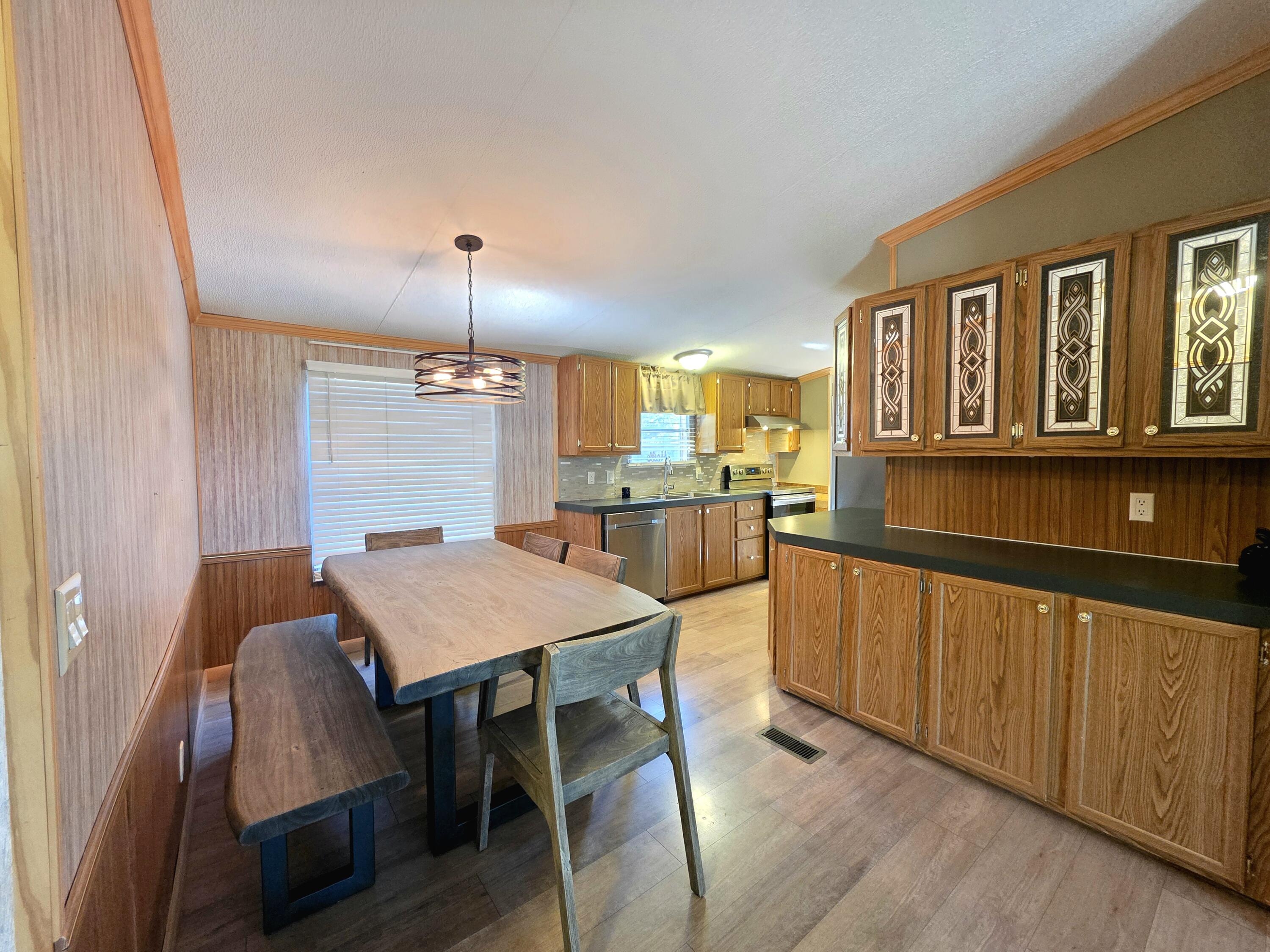 749 Sugar Creek Road Grand Rivers, KY 42045 - Photo 5 of 20 Dinning Area