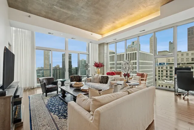 $1,099,000 | 550 North St Clair Street, Unit 2603, Chicago, IL 60611