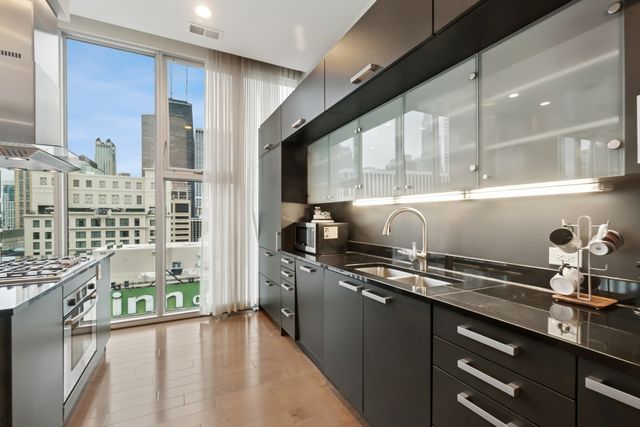 $1,099,000 | 550 North St Clair Street, Unit 2603, Chicago, IL 60611