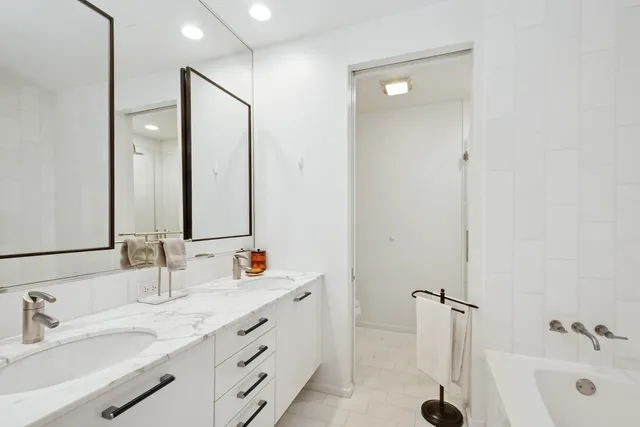 $1,099,000 | 550 North St Clair Street, Unit 2603, Chicago, IL 60611