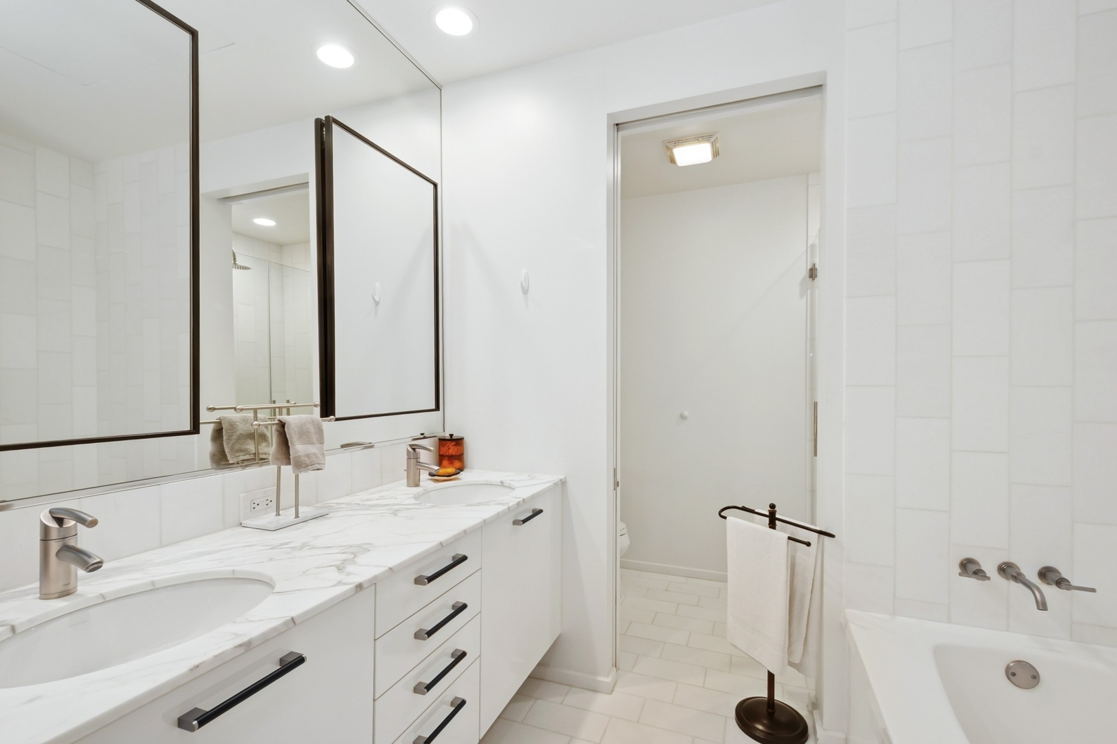 550 North St Clair Street, Unit 2603 Chicago, IL 60611 - Photo 9 of 20