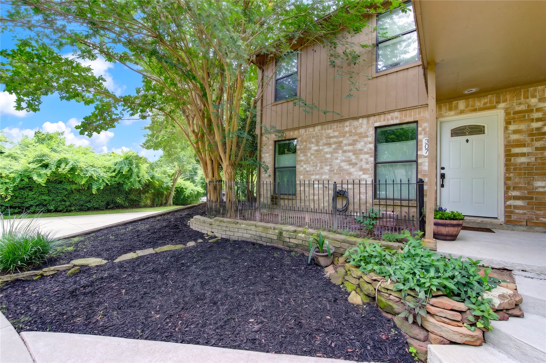 1011 Hamblen Road, Unit 307 Houston, TX 77339 - Photo 6 of 50