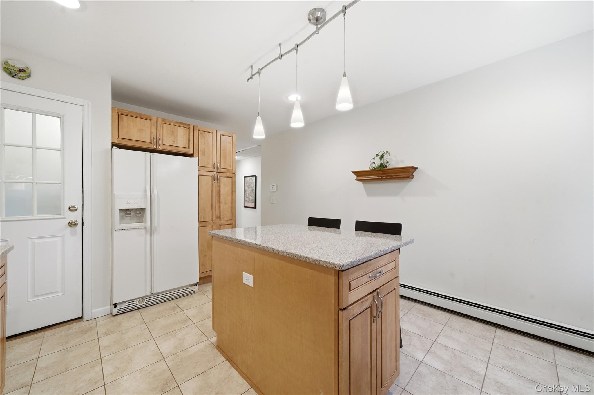 43 Ridgeway Boulevard Bay Shore, NY 11706 - Photo 15 of 36