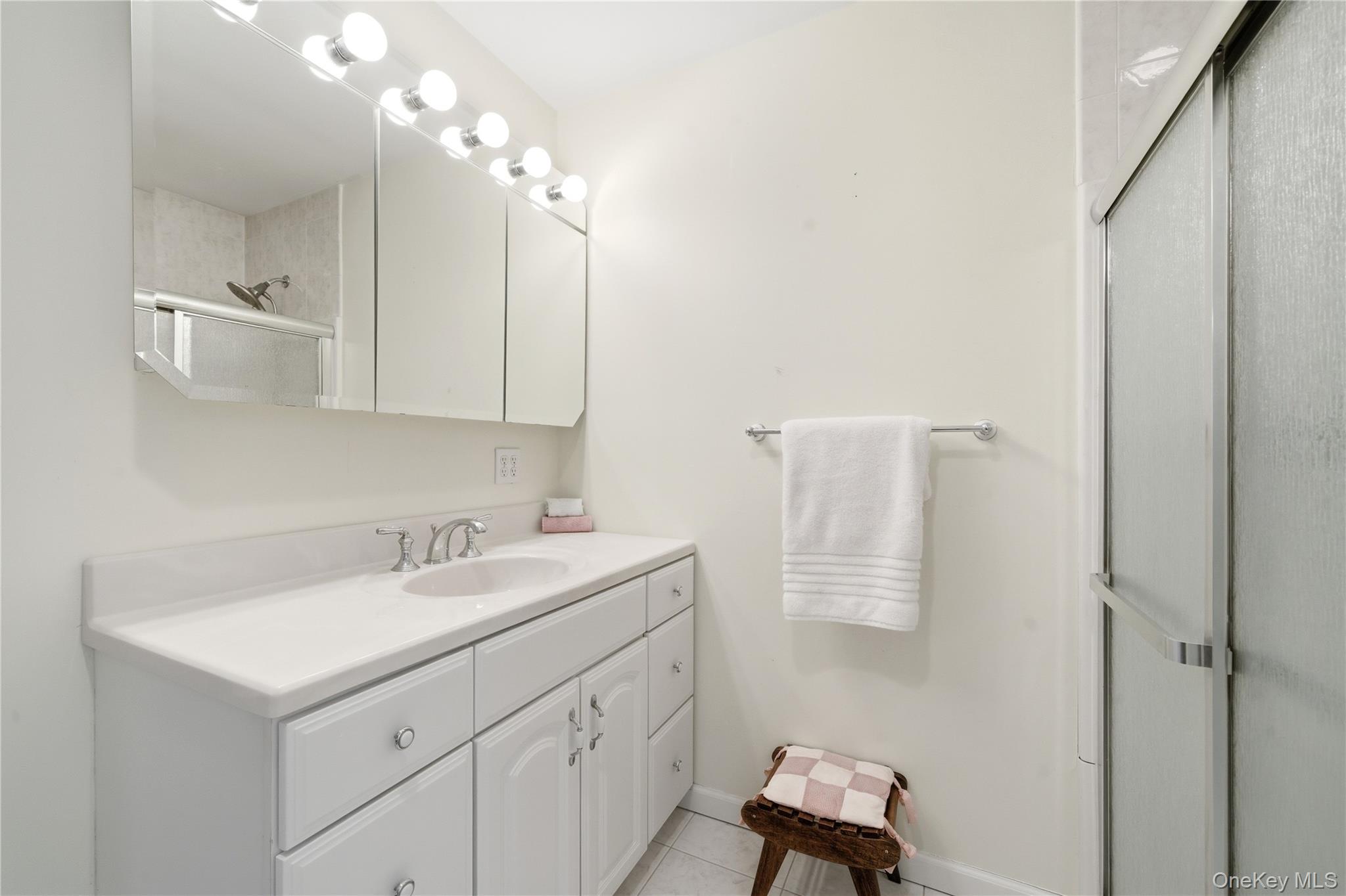 43 Ridgeway Boulevard Bay Shore, NY 11706 - Photo 19 of 36